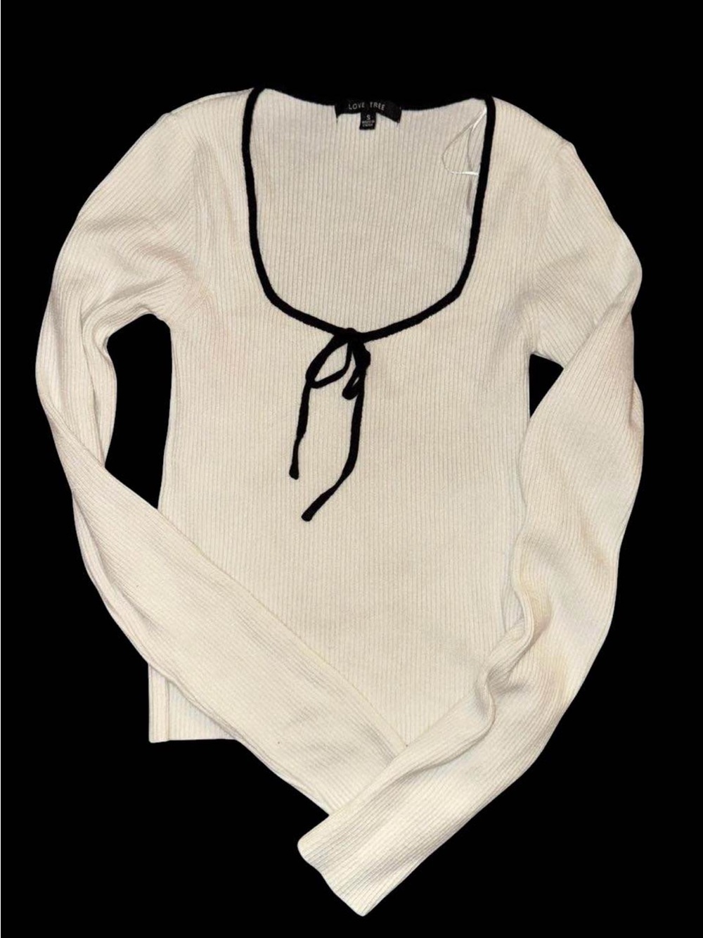 Love Tree/Simon’s White Ribbed Scoop-Neck Sweater with Black Trim and Bow